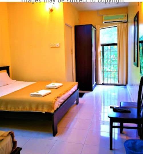 Zahaar Inn Batu Ferringhi Exterior foto